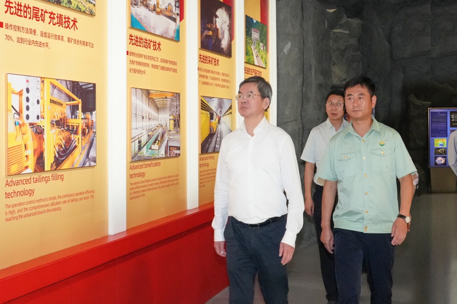 2024.06.23全國政協(xié)委員、省政協(xié)主席、黨組書記莊國泰蒞臨金徽股份指導工作.jpg