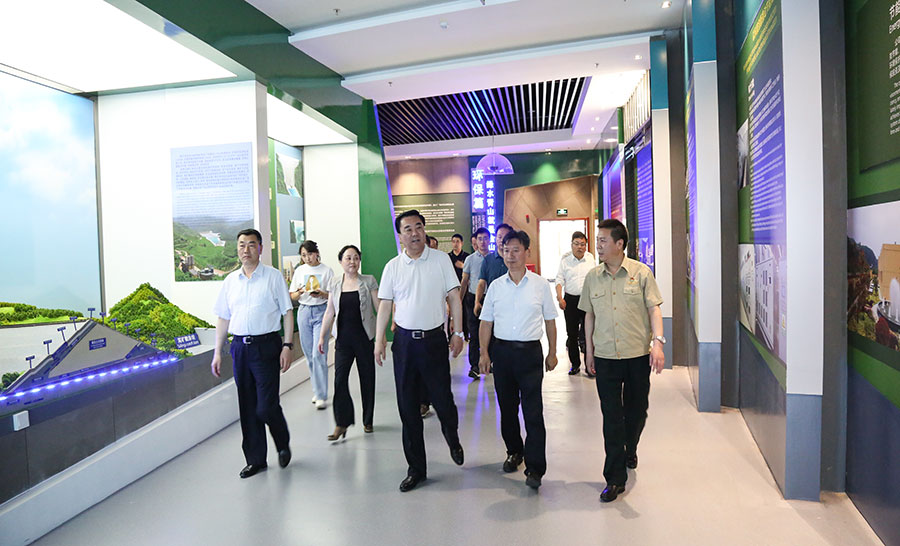 14-2021年6月，時任省委常委、省委統(tǒng)戰(zhàn)部部長馬廷禮蒞臨金徽股份調研。.jpg