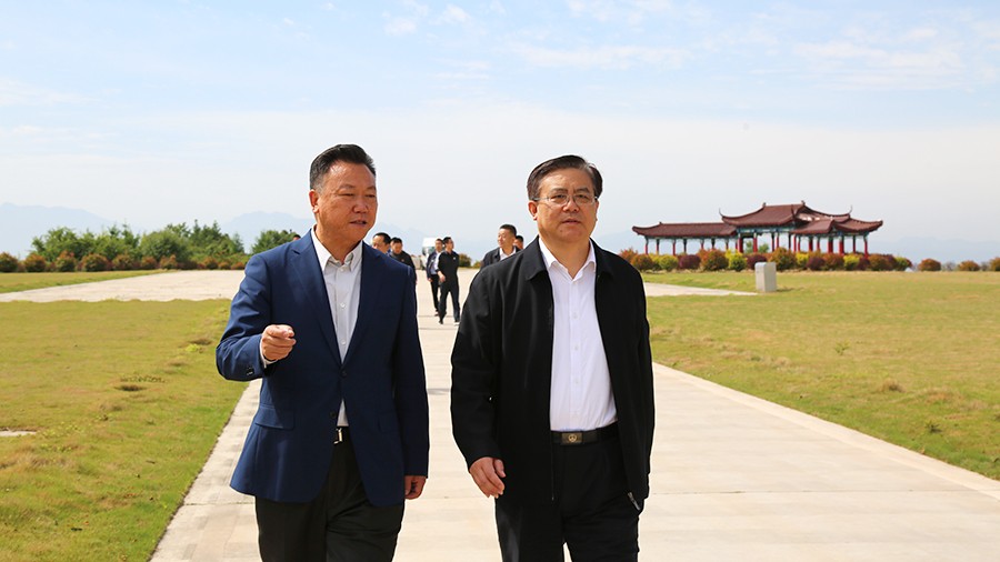 30-2021年5月，省人民檢察院黨組書記、檢察長朱玉蒞臨金徽股份調研綠色礦山建設工作。.jpg