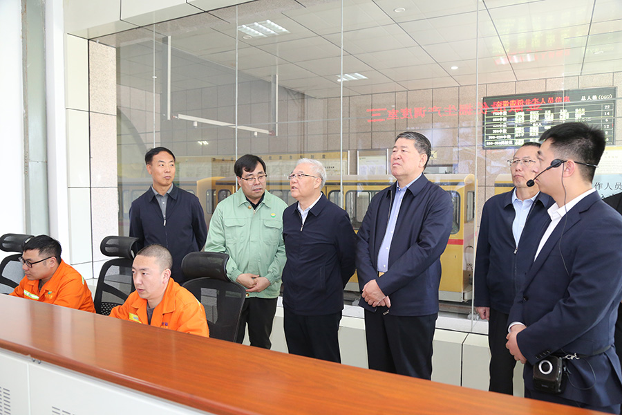 全國政協(xié)常委，省政協(xié)副主席，民進中央常委、甘肅省主委尚勛武調研金徽股份時強調，要加強科技創(chuàng)新與人才培養(yǎng)。-900.jpg
